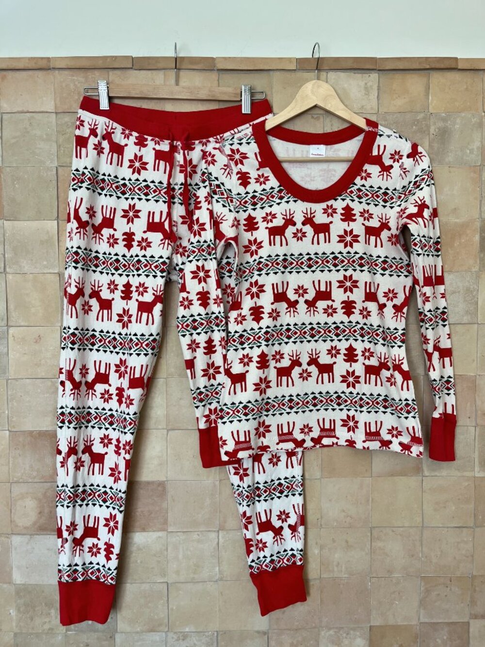 "Deer Dear" Hanna Andersson Christmas Pyjamas (S top, M bottom)